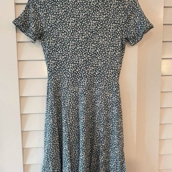 Pull and Bear Green Floral Wrap Dress Size Small - Picture 4 of 5